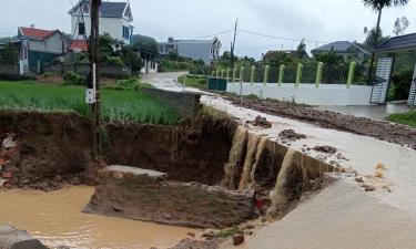 Do ảnh hưởng của mưa bão, nhiều công trình thủy lợi, đường giao thông tại xã Sơn Động bị thiệt hại nghiêm trọng.
Ảnh: Đường vào thôn Lừa bị sạt lở trong đợt mưa lũ xảy ra cuối tháng 8/2025.